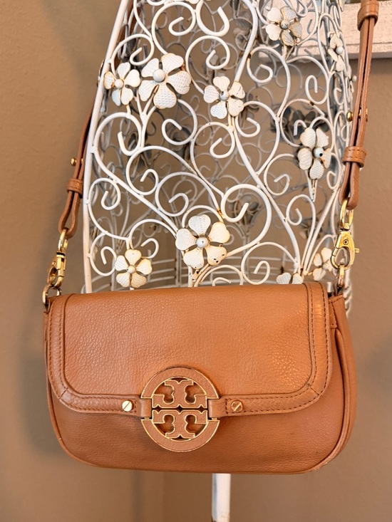 Tory Burch Handbags - Tory Burch Amanda Small Tan Leather Crossbody Bag